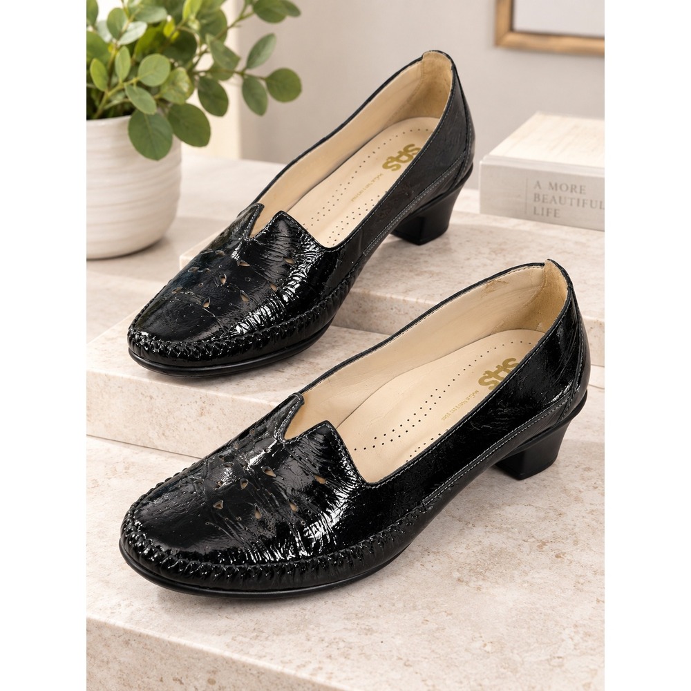 SAS Sonyo Black Patent Leather Pumps Heels Womens 9 Wide USA Low Block Heel